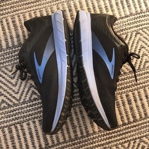 Brooks Transmit Running Shoes